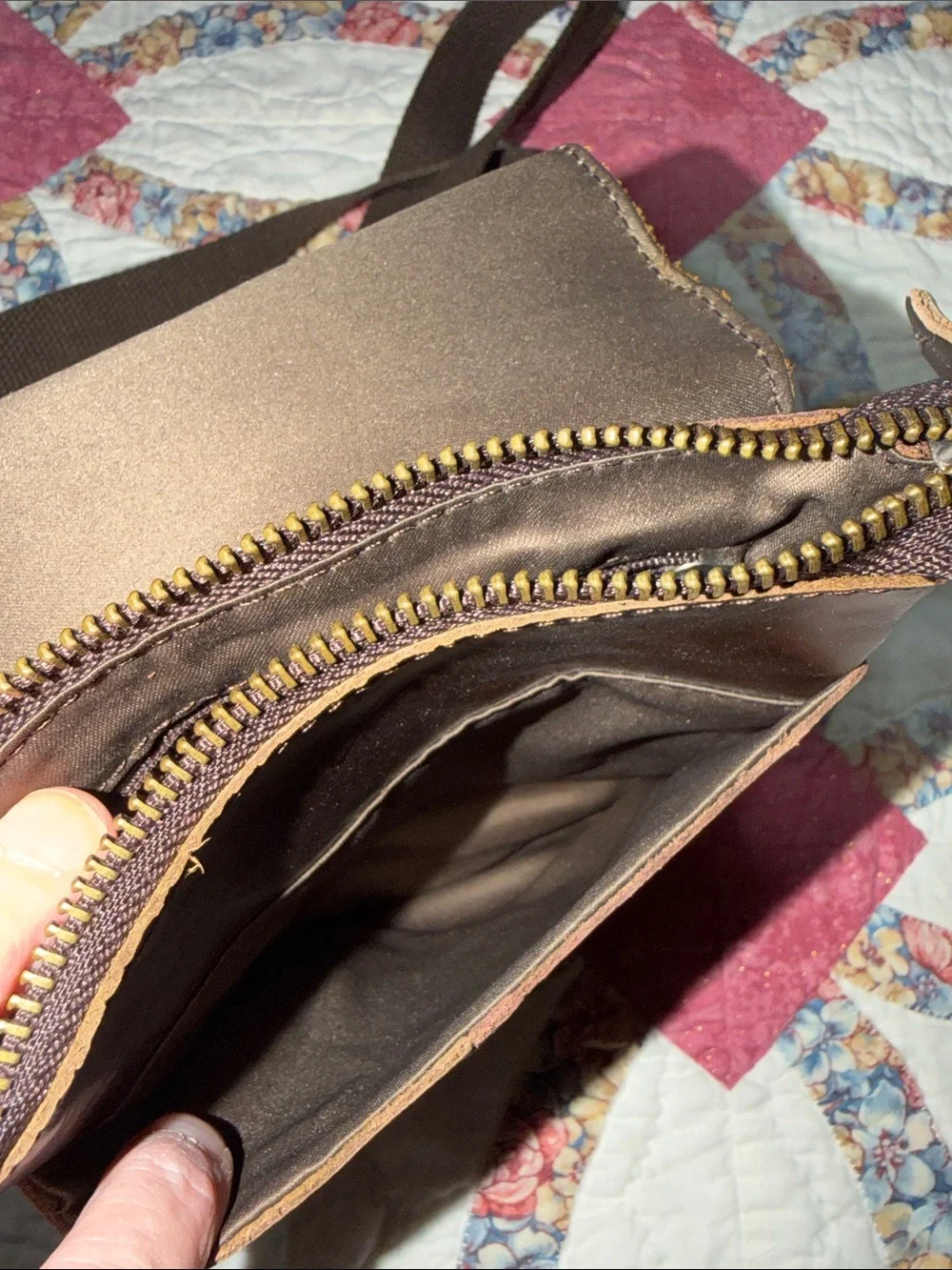Men’s Leather Messenger Bag adjustable strap
